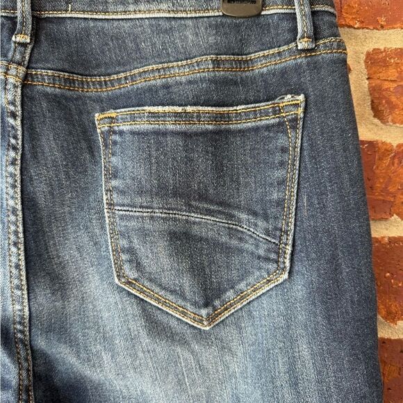 Driftwood embroidered distressed jeans 30” - Picture 6 of 10